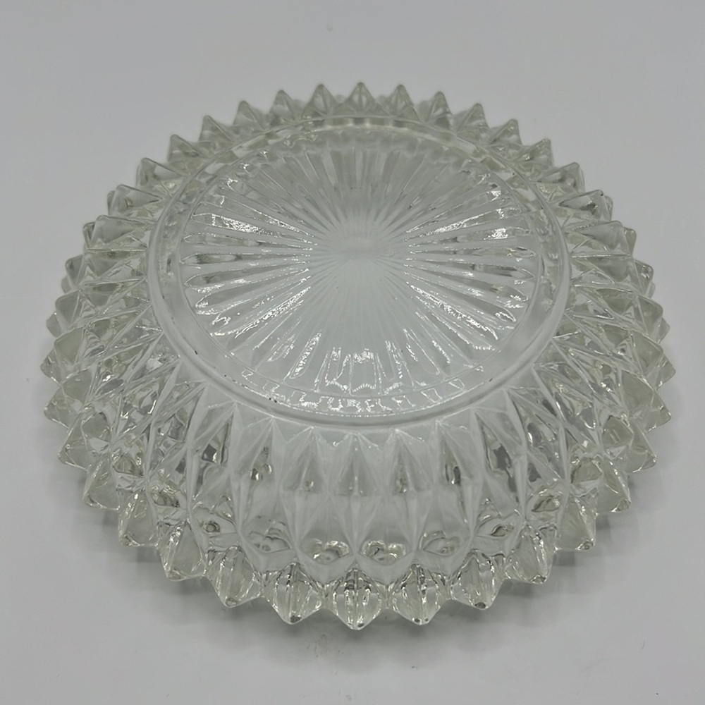 VINTAGE GLASS ASHTRAY - Picture 4 of 5